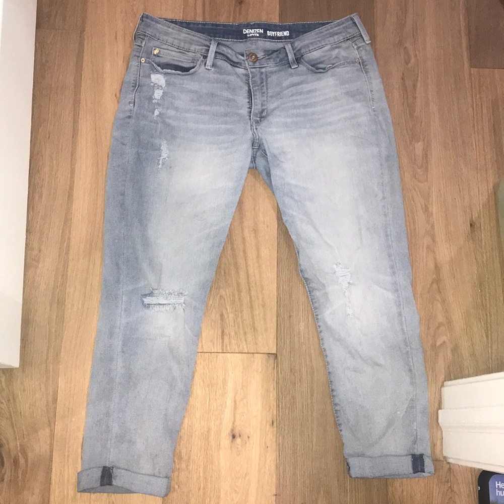 Denizen Levi’s Boyfriend light wash jeans